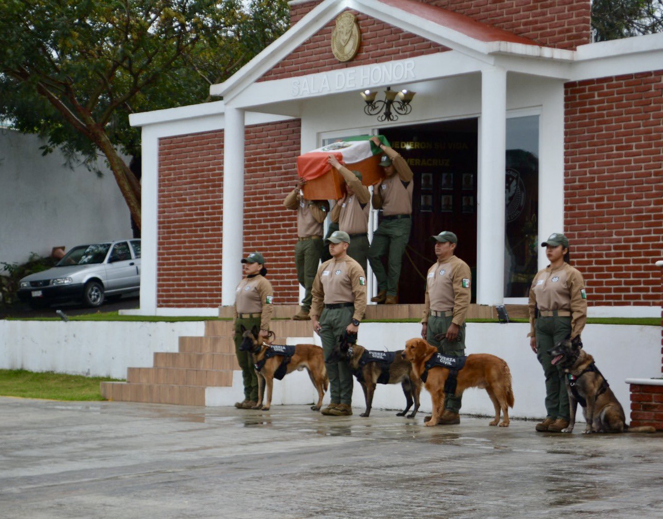 SSP rinde guardia de honor al agente canino Gadafy Junior