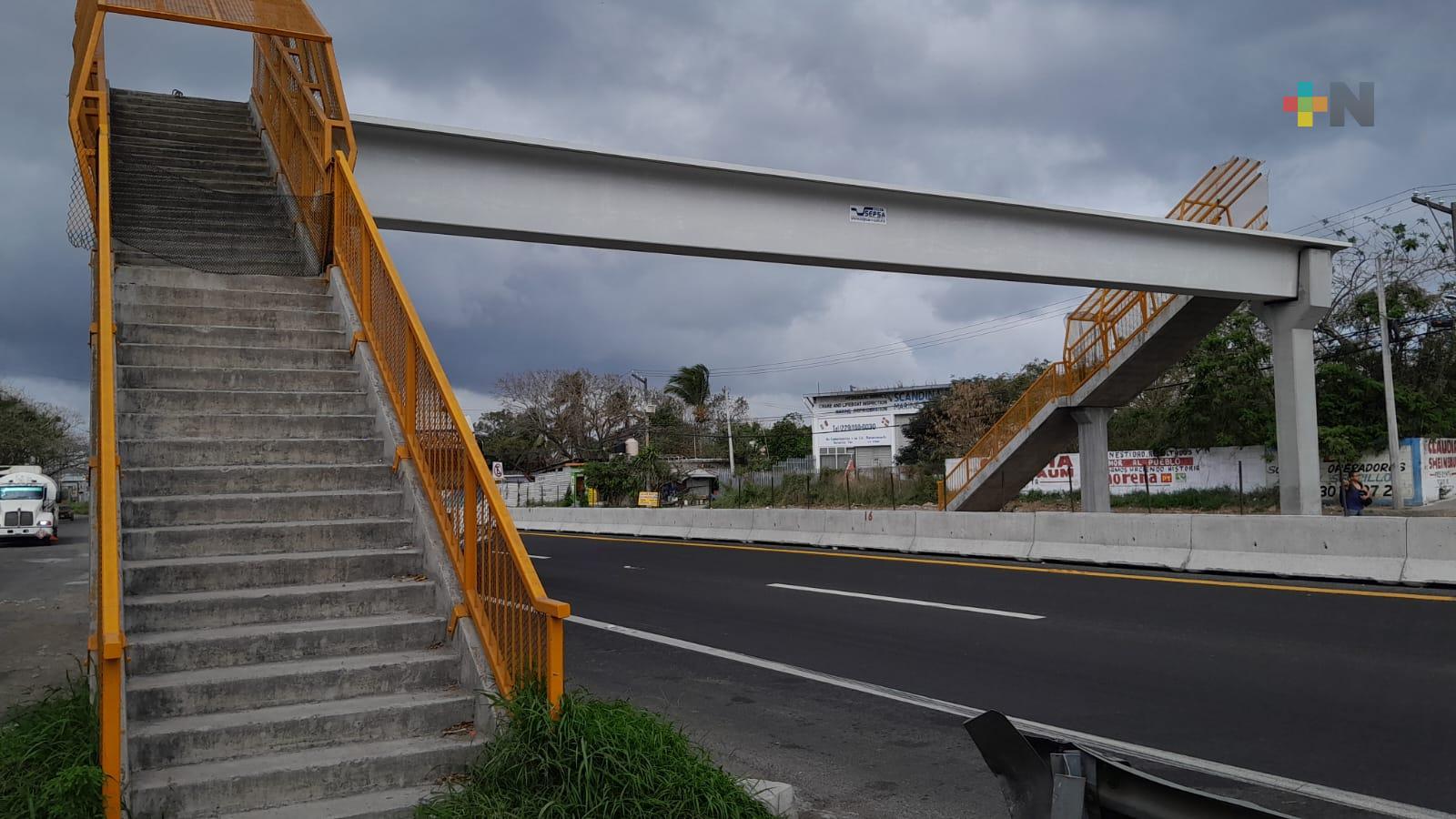 Continúa rehabilitación de puente peatonal sobre autopista Veracruz-Cardel