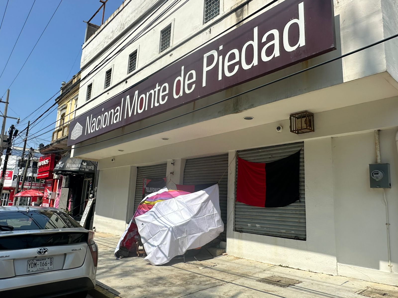 Prevalece huelga de empleados del Monte de Piedad