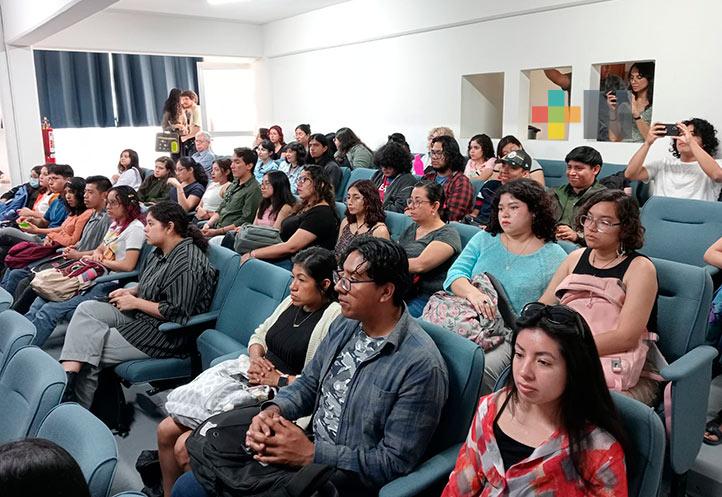 Alumnas de Letras Españolas analizaron producción literaria de escritoras