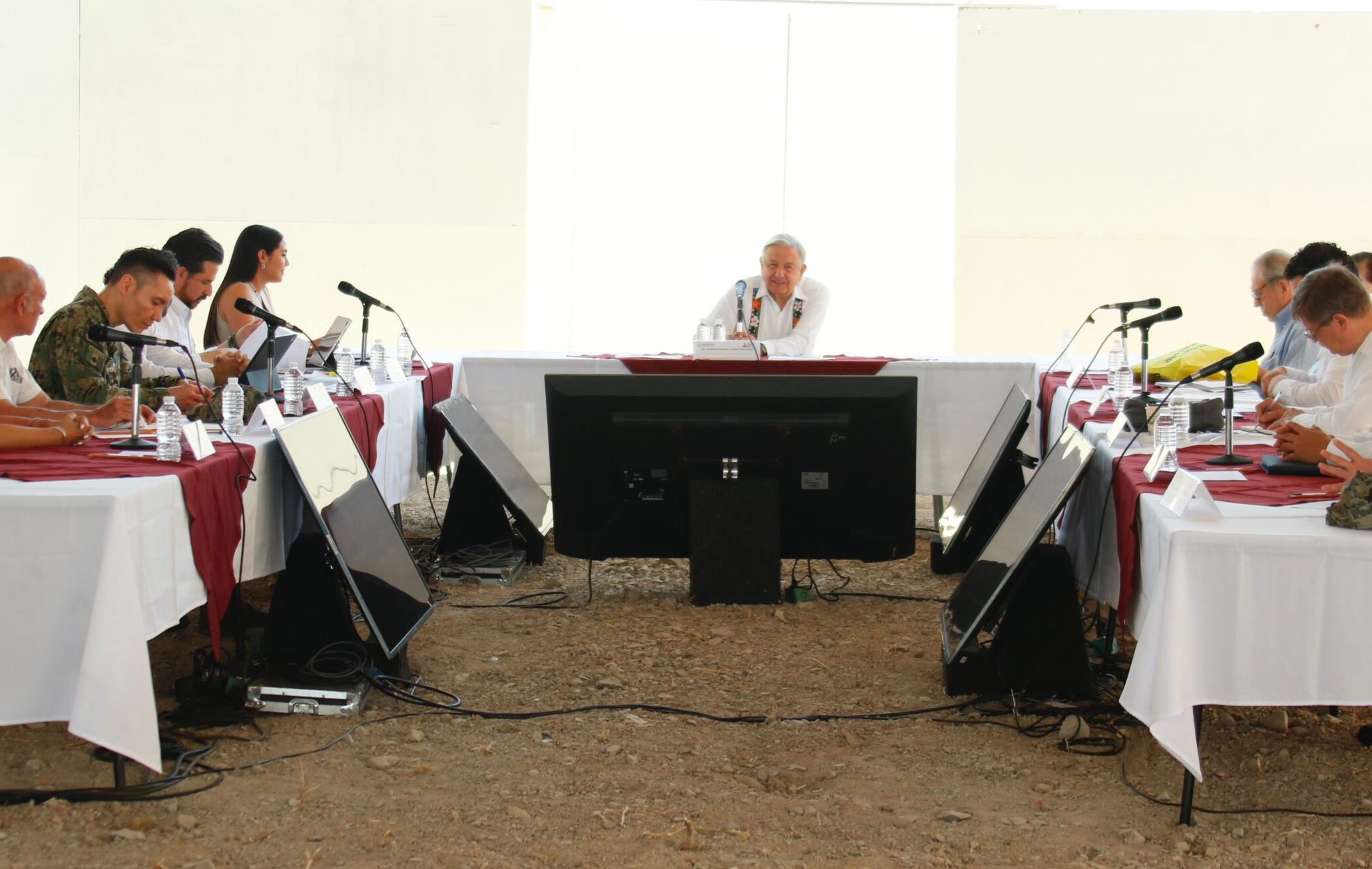 Continúa atención a damnificados por huracán Otis: presidente; evalúa IMSS Bienestar