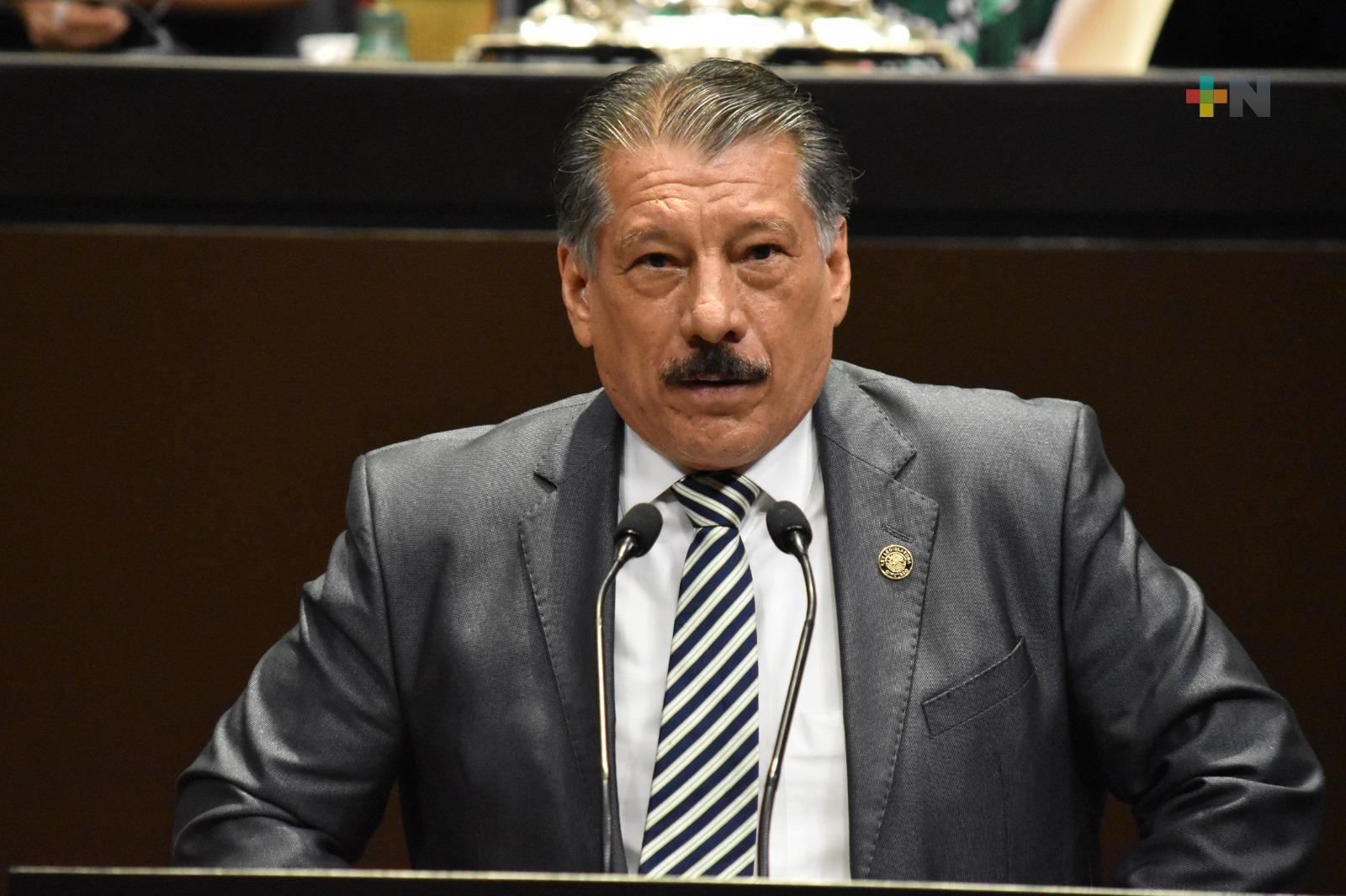 Promueven deducir pagos de autobús, peaje o combustible de docentes en el traslado a sus centros de trabajo