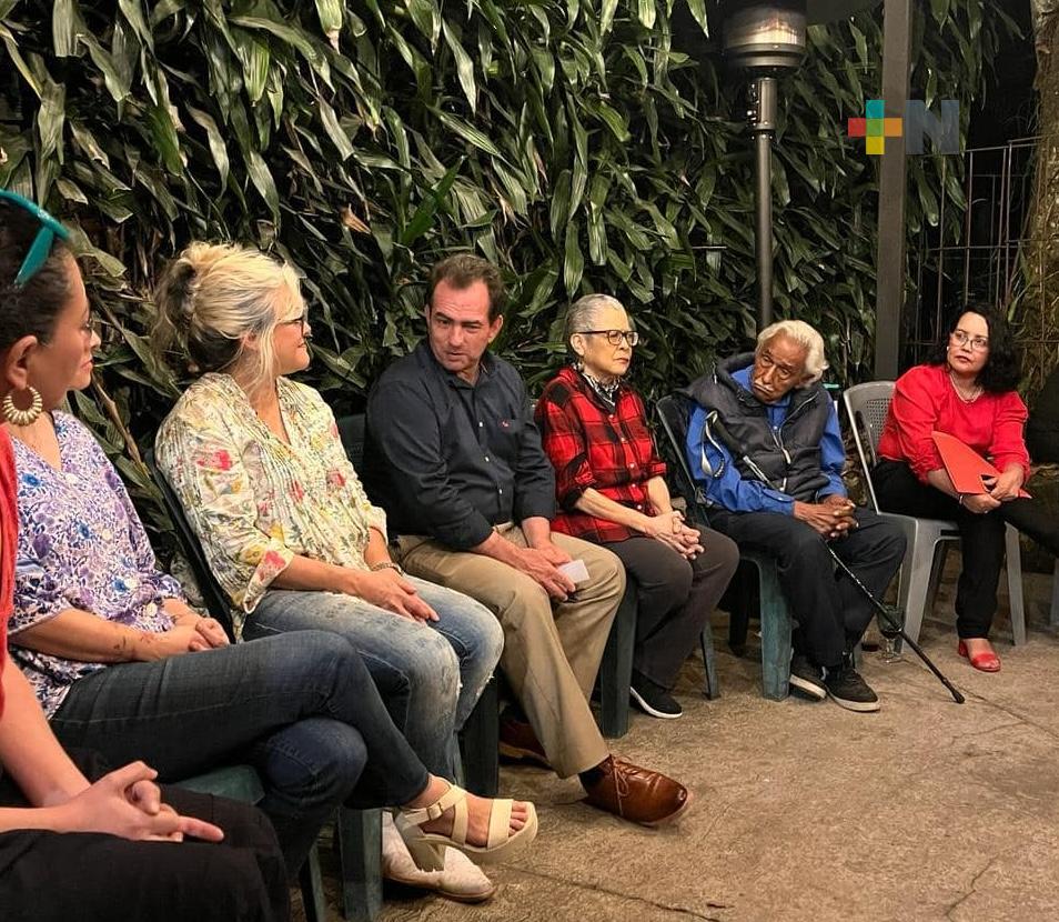 José Yunes Zorrilla intercambia opiniones con comunidar artística y cultural