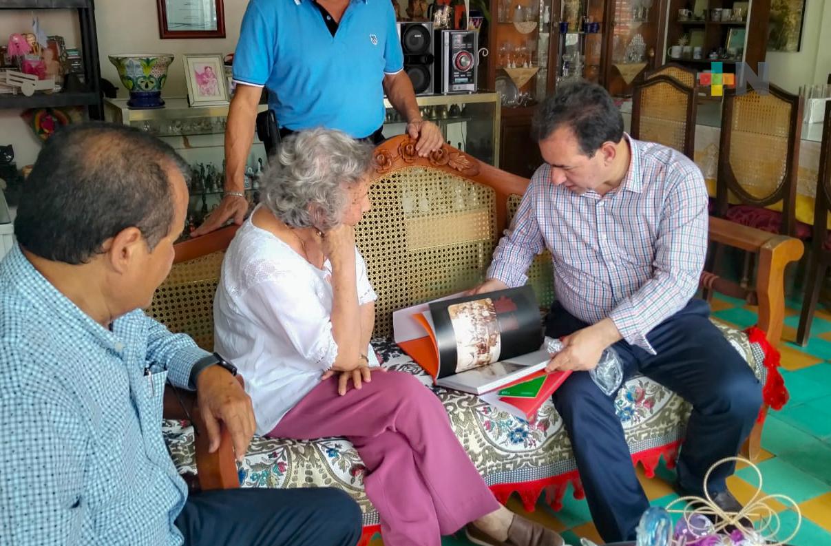 Pepe Yunes visitó Tierra Blanca y dialogó con la cronista de la ciudad, María Elena Hernández