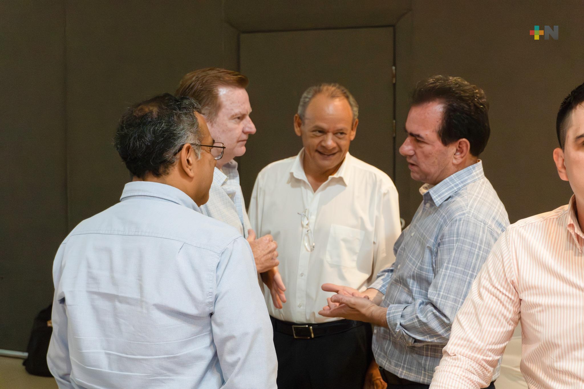 José Yunes Zorrilla se reúne con miembros de CANADEVI Veracruz