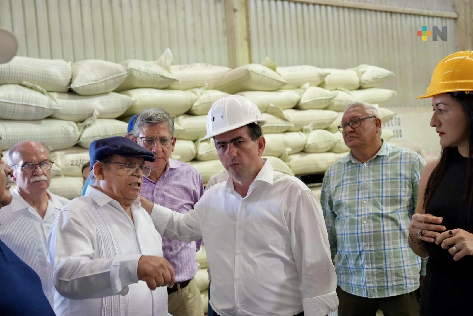 Pepe Yunes se reunió con empresarios industriales de Veracruz, en Rinconada