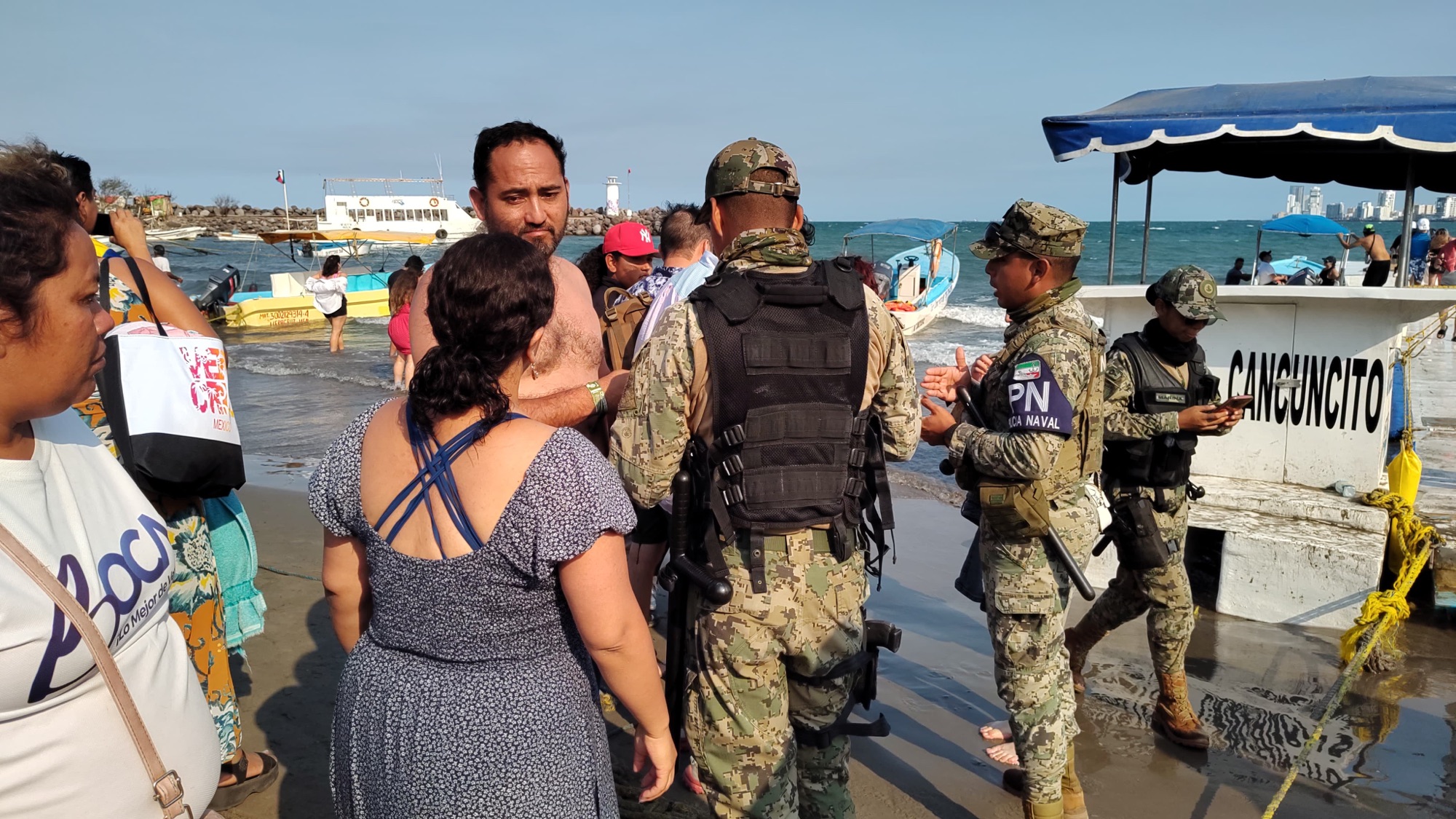 Lancha turística de Villa del Mar se hunde, ilesos 15 pasajeros