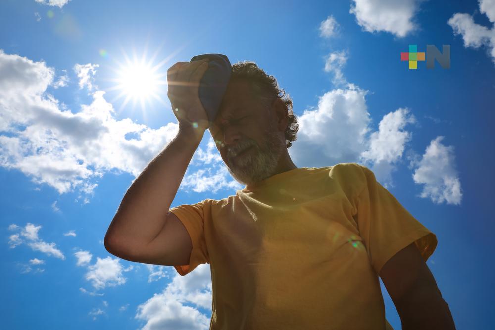 Confusión, delirios y dolor de cabeza podrían ser síntomas de golpe de calor