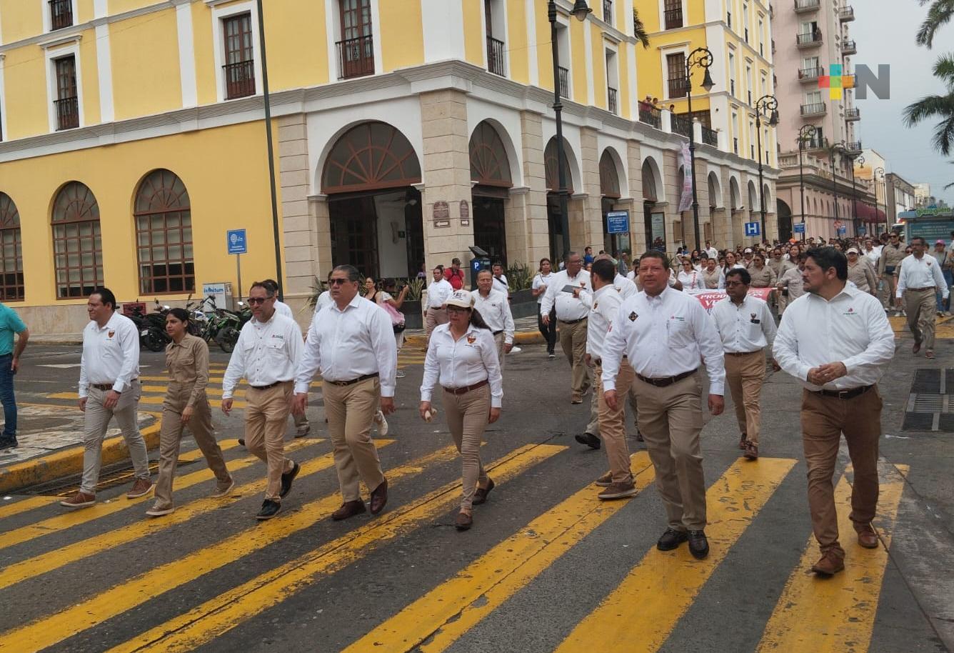 Con desfile, trabajadores de Pemex conmemoran Expropiación Petrolera