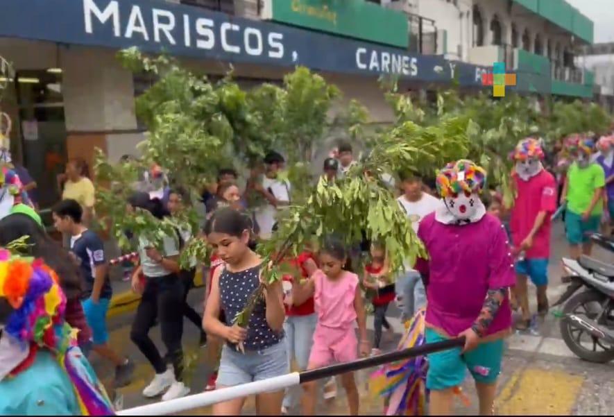 Comparsas tradicionales de Cuitláhuac, Veracruz, participan en liturgias religiosas