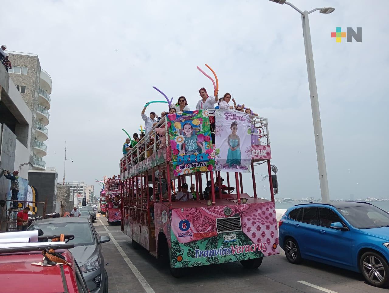 Pequeños llenan de color calles de Veracruz puerto con desfiles de primavera