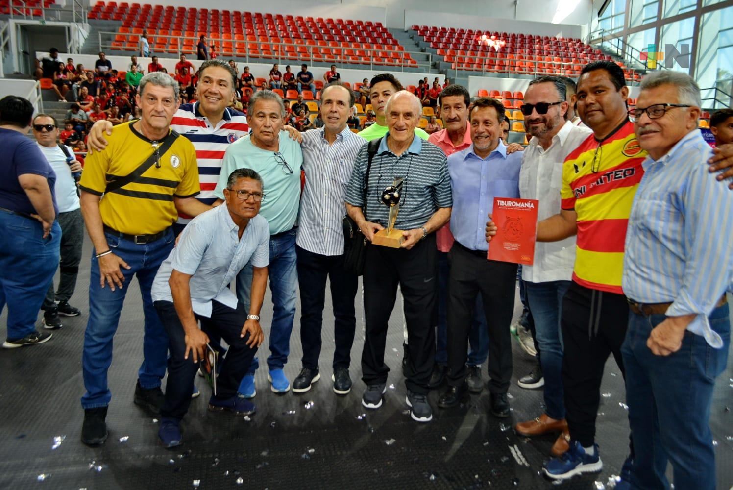 Liga “Pirata” Fuente rinde homenaje a Don Roberto Matosas