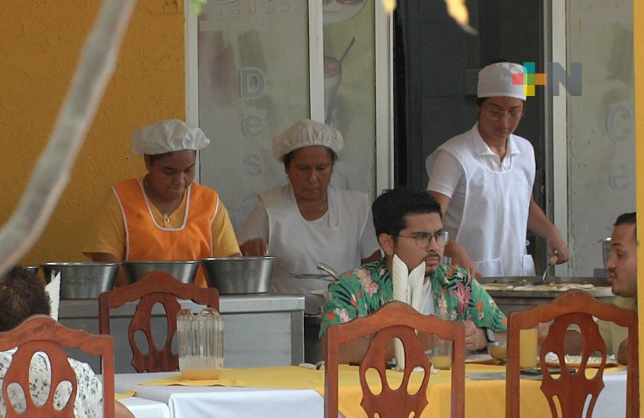 Industria restaurantera contrata personal temporal por Semana Santa