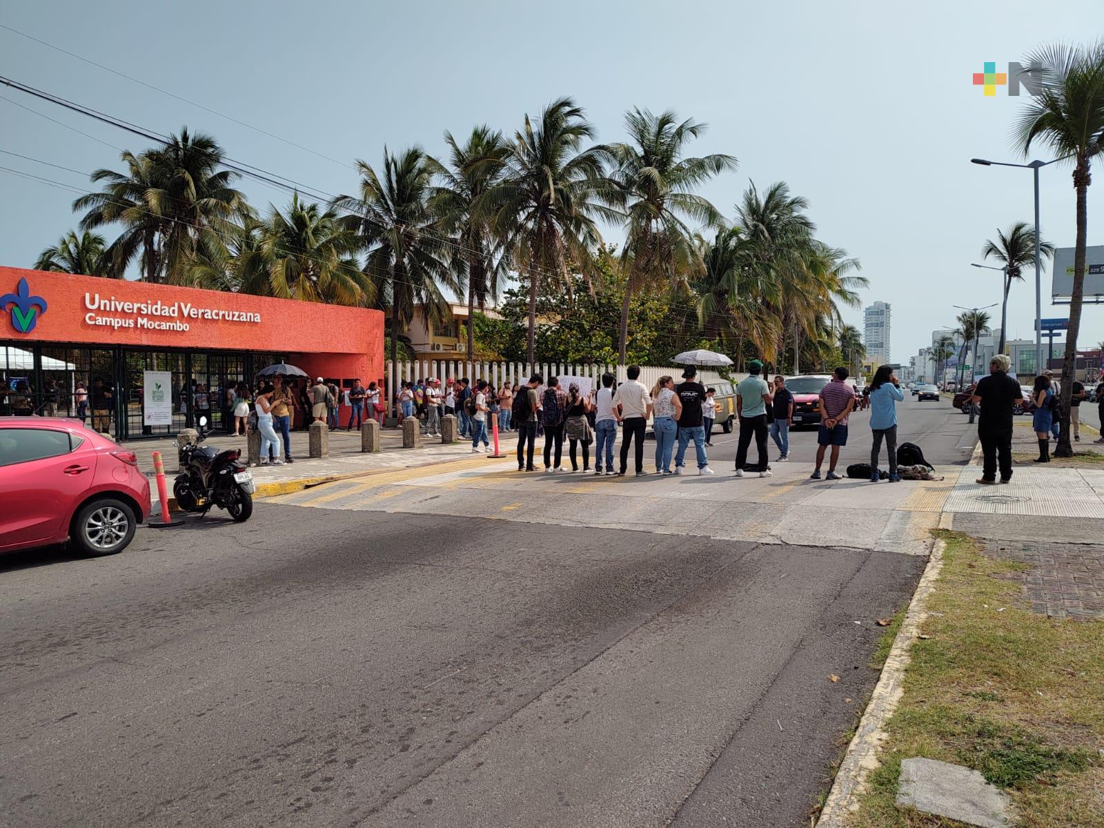 Estudiantes UV de Mocambo rechazan cancelación de inscripciones en línea