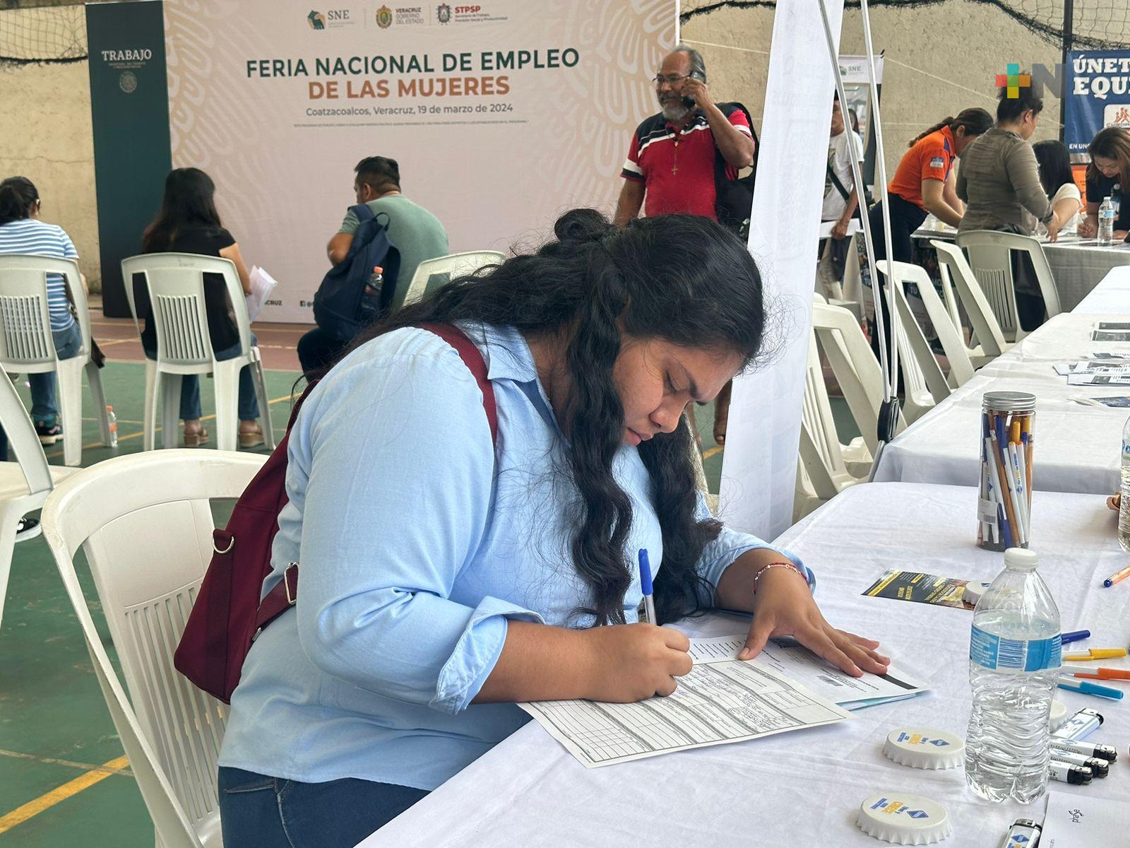 Realizan Feria Nacional del Empleo de las Mujeres en Coatzacoalcos
