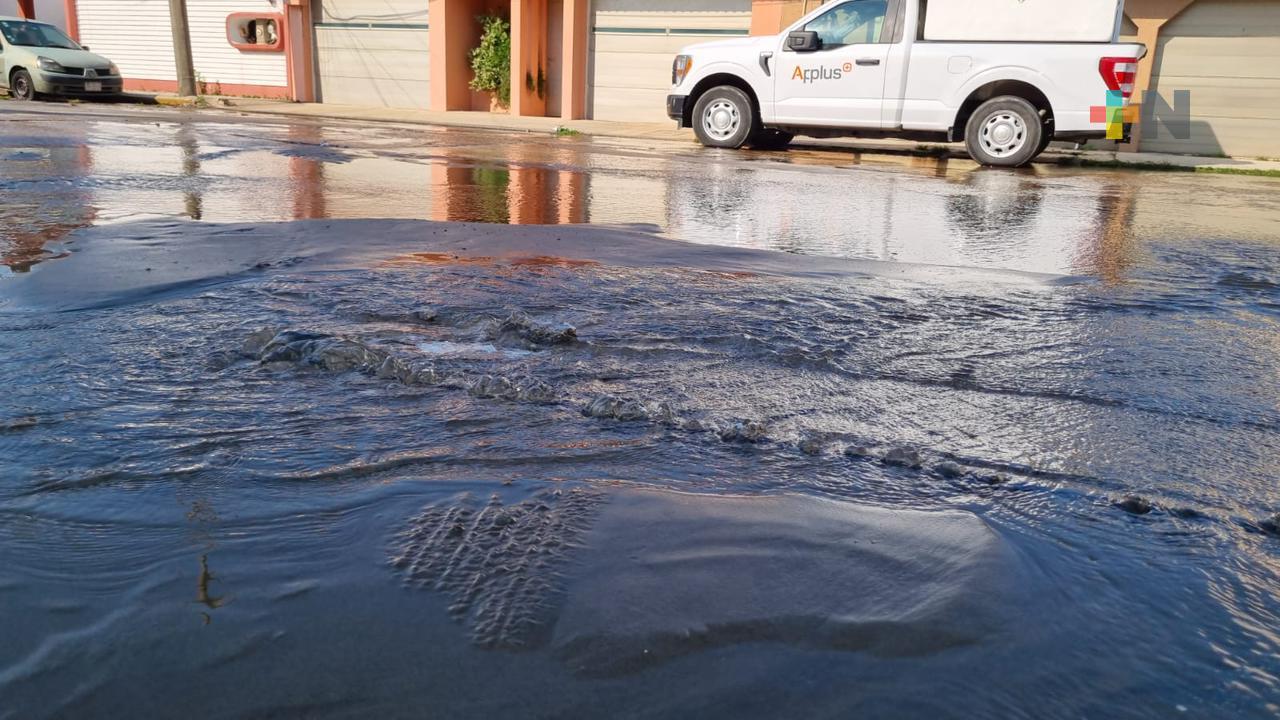 Fuga de agua en Coatza provocó importante desperdicio del preciado líquido