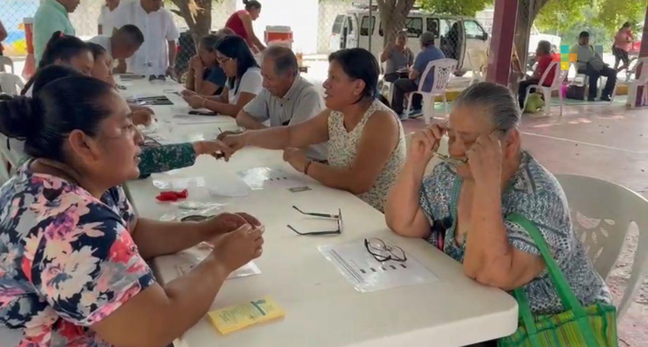 Más de mil anteojos fueron entregados a personas de la tercera edad en Martínez de la Torre