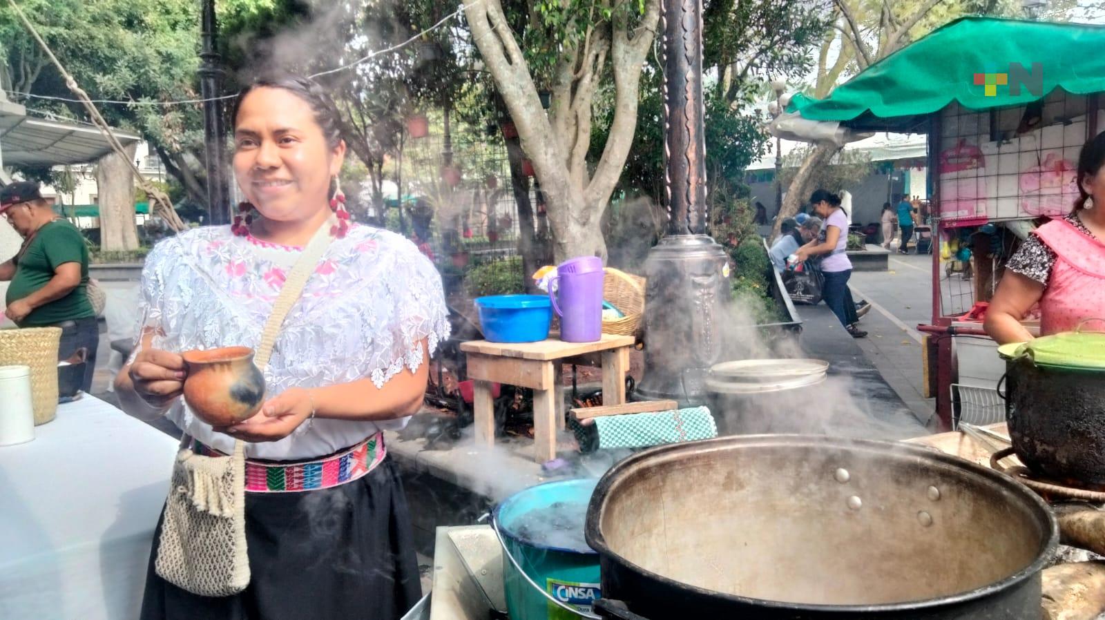 Cocineras tradicionales de Papantla y Zongolica comparten sus sabores en Coatepec