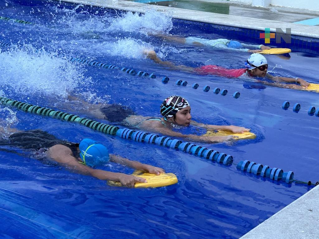 Club Neptuno gana la primera fecha del Circuito Jarocho de Natación