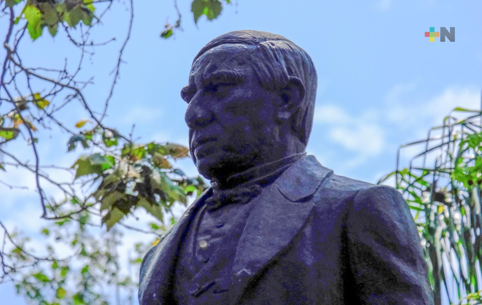 En Xalapa se conmemoró el 218 aniversario del natalicio de Benito Juárez