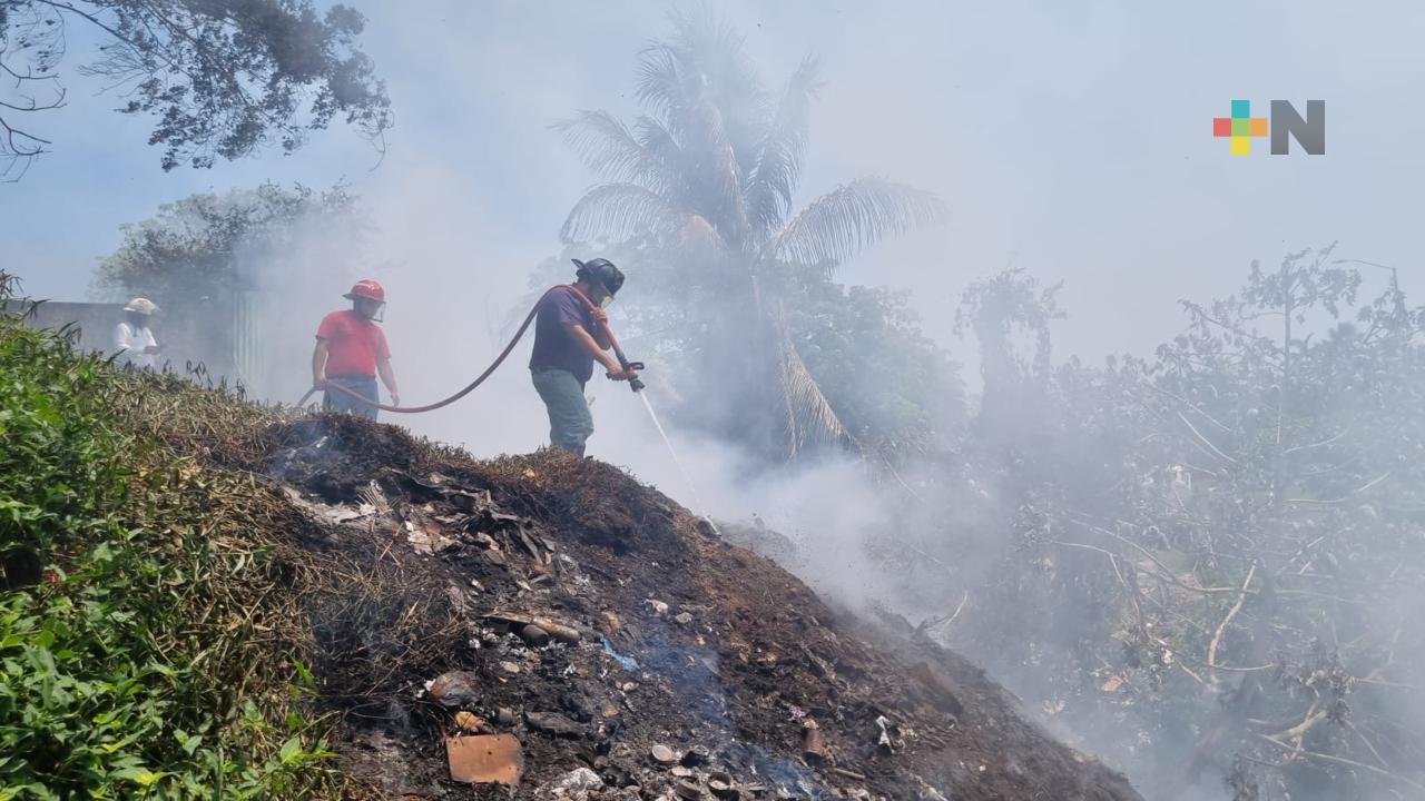 Se incendia basurero clandestino en colonia de Coatzacoalcos