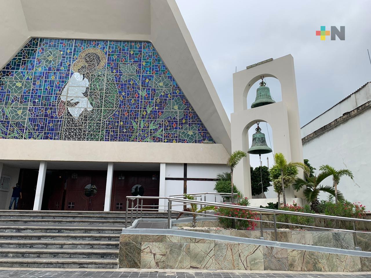 Celebran Jueves Santo en iglesias