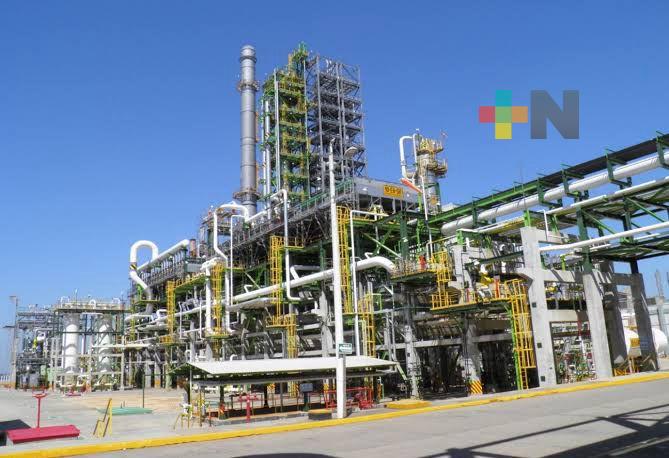 Crecimiento de industria química y petroquímica con alianza de sectores público y privado