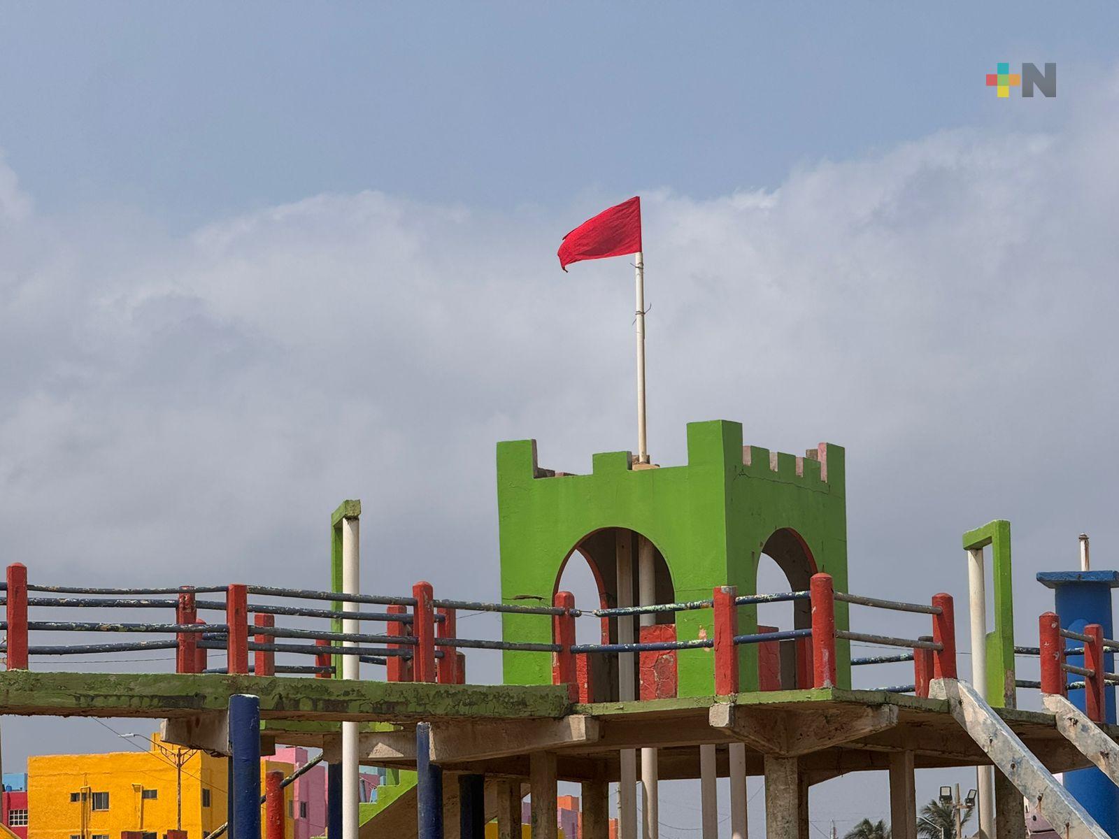 Instalan bandera roja en playa de Coatzacoalcos