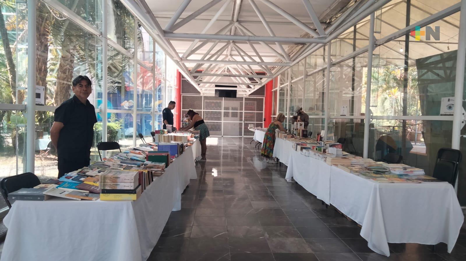 Libros a bajo costo en el Museo de la Lectura en el Kaná, organizado por Colver