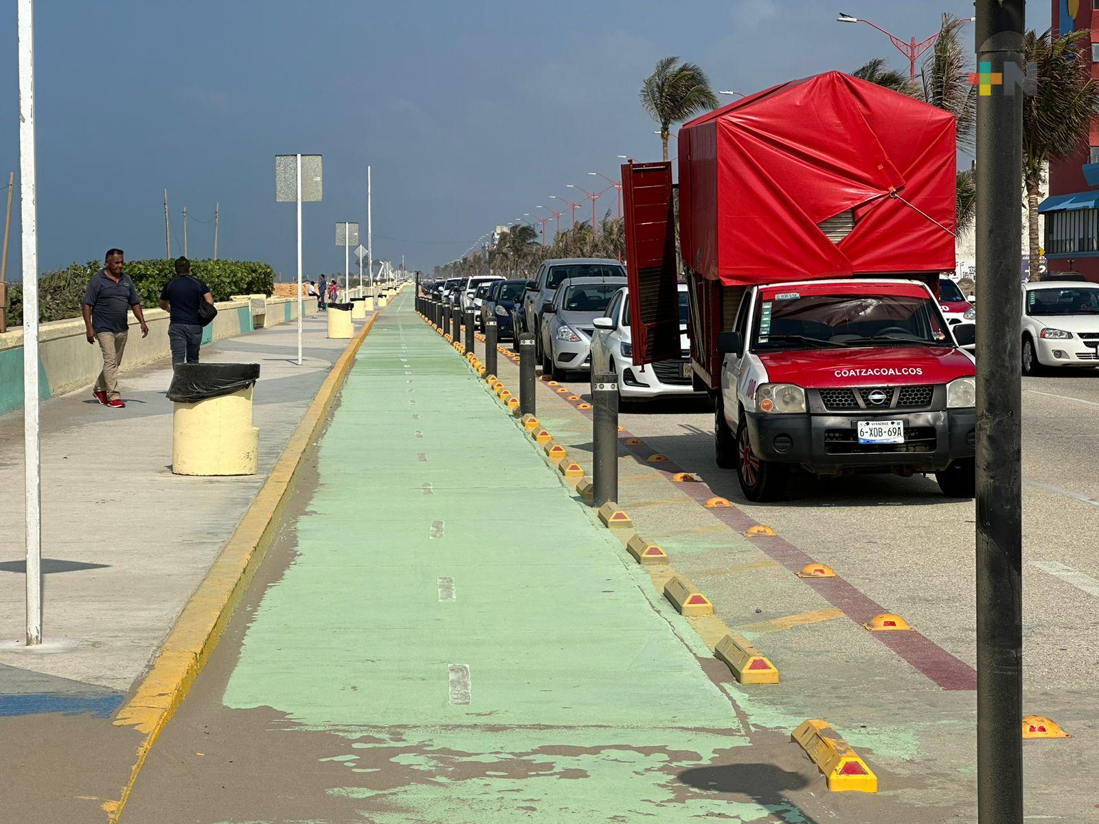 Durante Semana Santa, vehículos podrán estacionarse en carril norte del malecón de Coatza