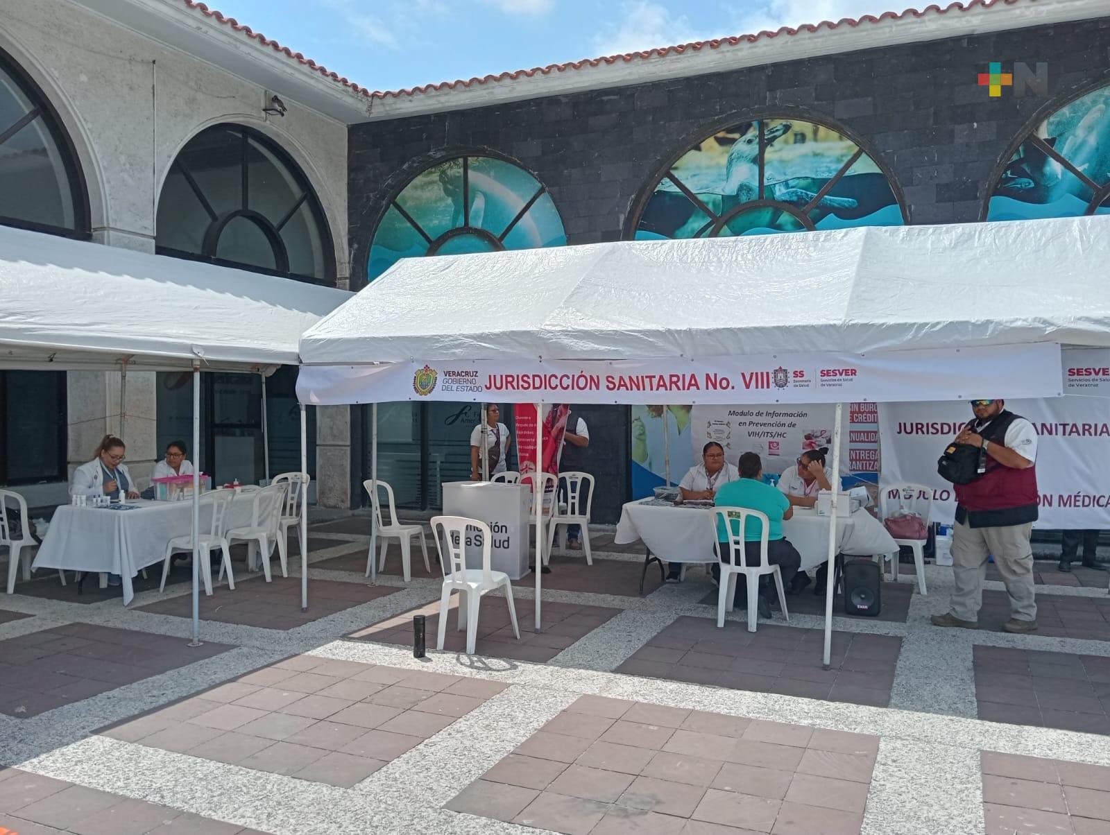 Instalan módulo de atención médica en plaza Acuario de Veracruz puerto