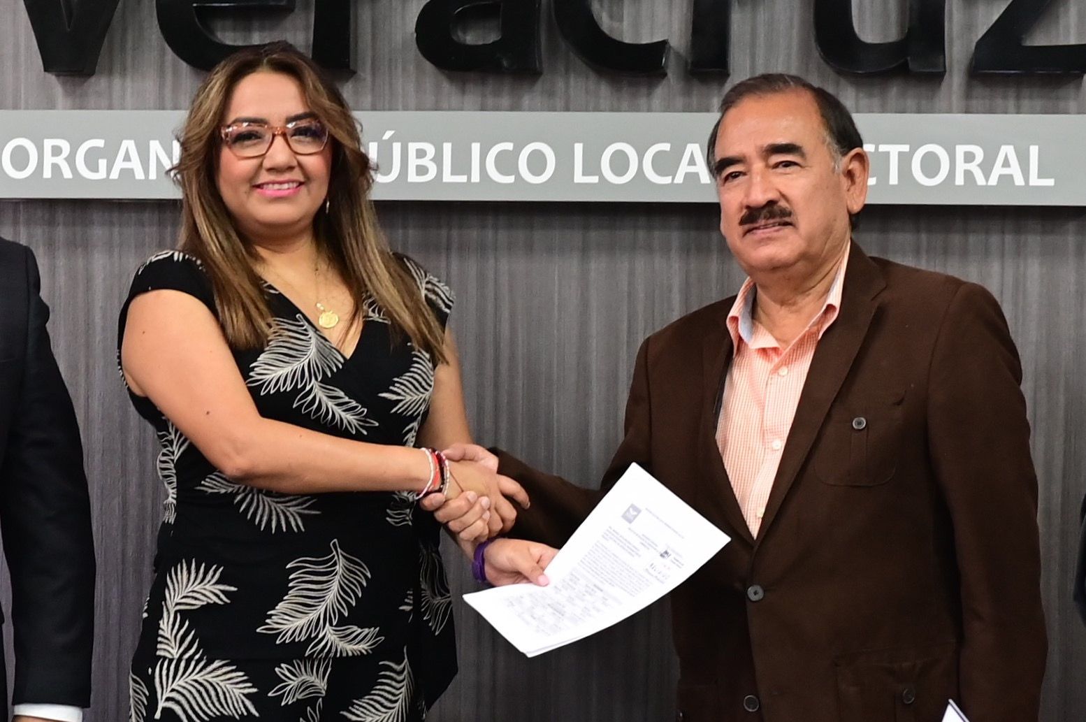 OPLE Veracruz recibe solicitud de registro de aspirante a gobernador MC