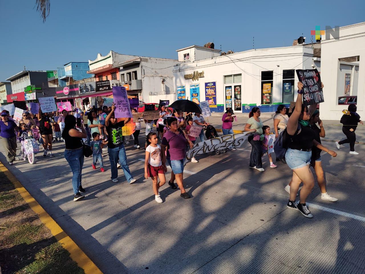 Veracruzanas marchan, demandando igualdad y respeto a sus derechos