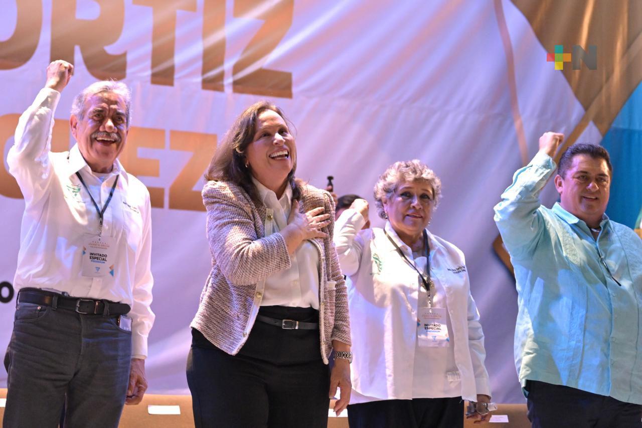 Rocío Nahle recibe presea y diploma al  mérito ciudadano «Josefa Ortiz de Domínguez»