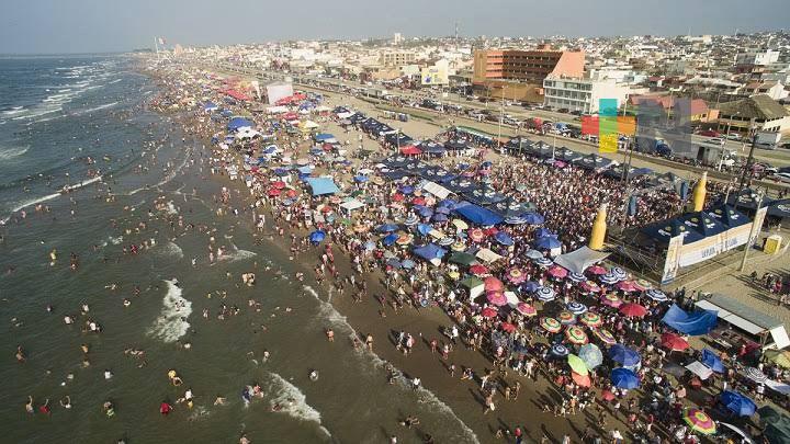 PC de Coatza pide precaución a turistas si ingresan al mar en Semana Santa