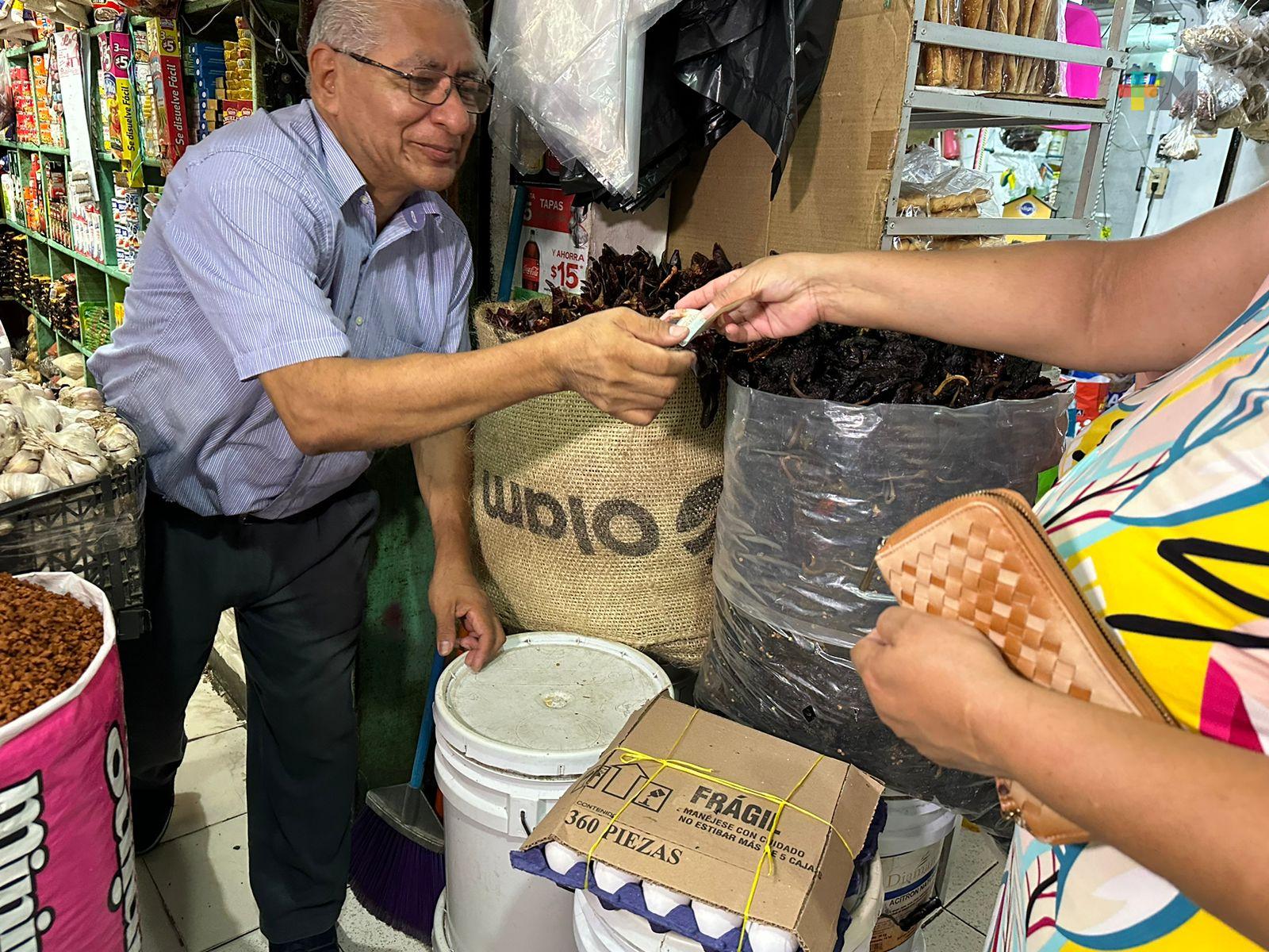 Disminuye precio de algunos productos de canasta básica en Coatza; se compra más