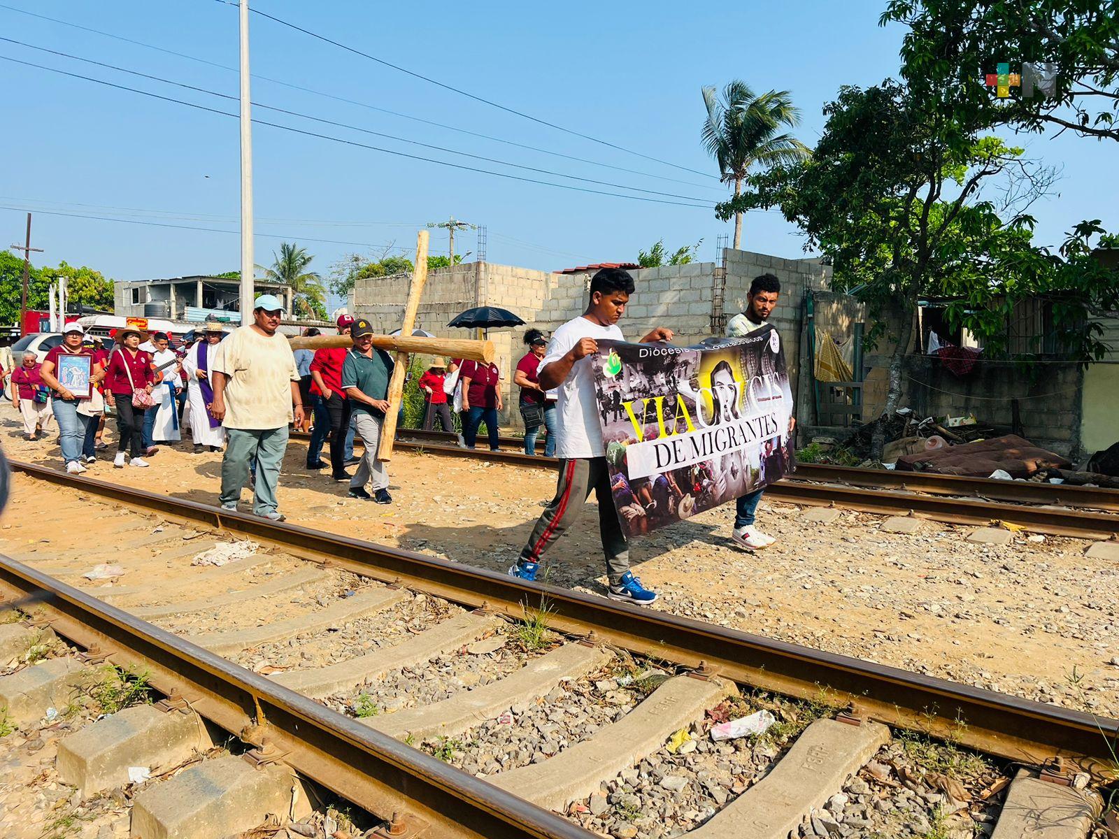 Realizan Viacrucis migrante en Coatzacoalcos