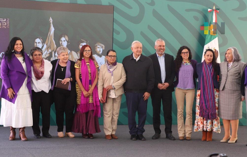 Reconoce SEP participación de las mujeres para impulsar la educación humanista y científica