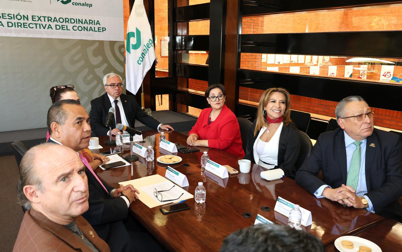 Rinde protesta nuevo director general del Conalep nacional.