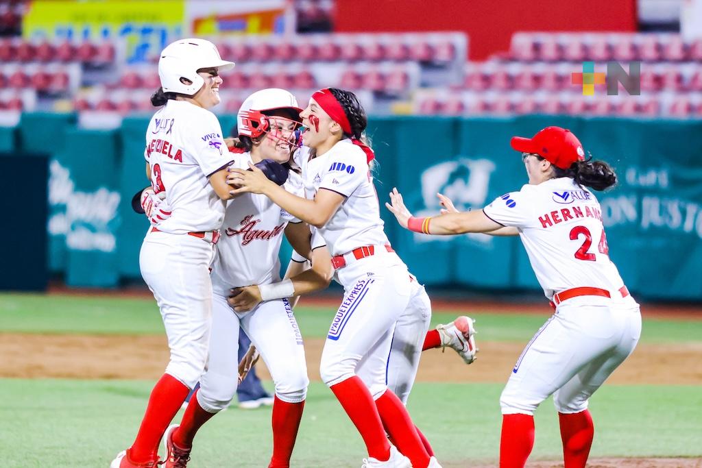El Águila Femenil vence por 4-3 a Sultanes y empareja la serie de postemporada