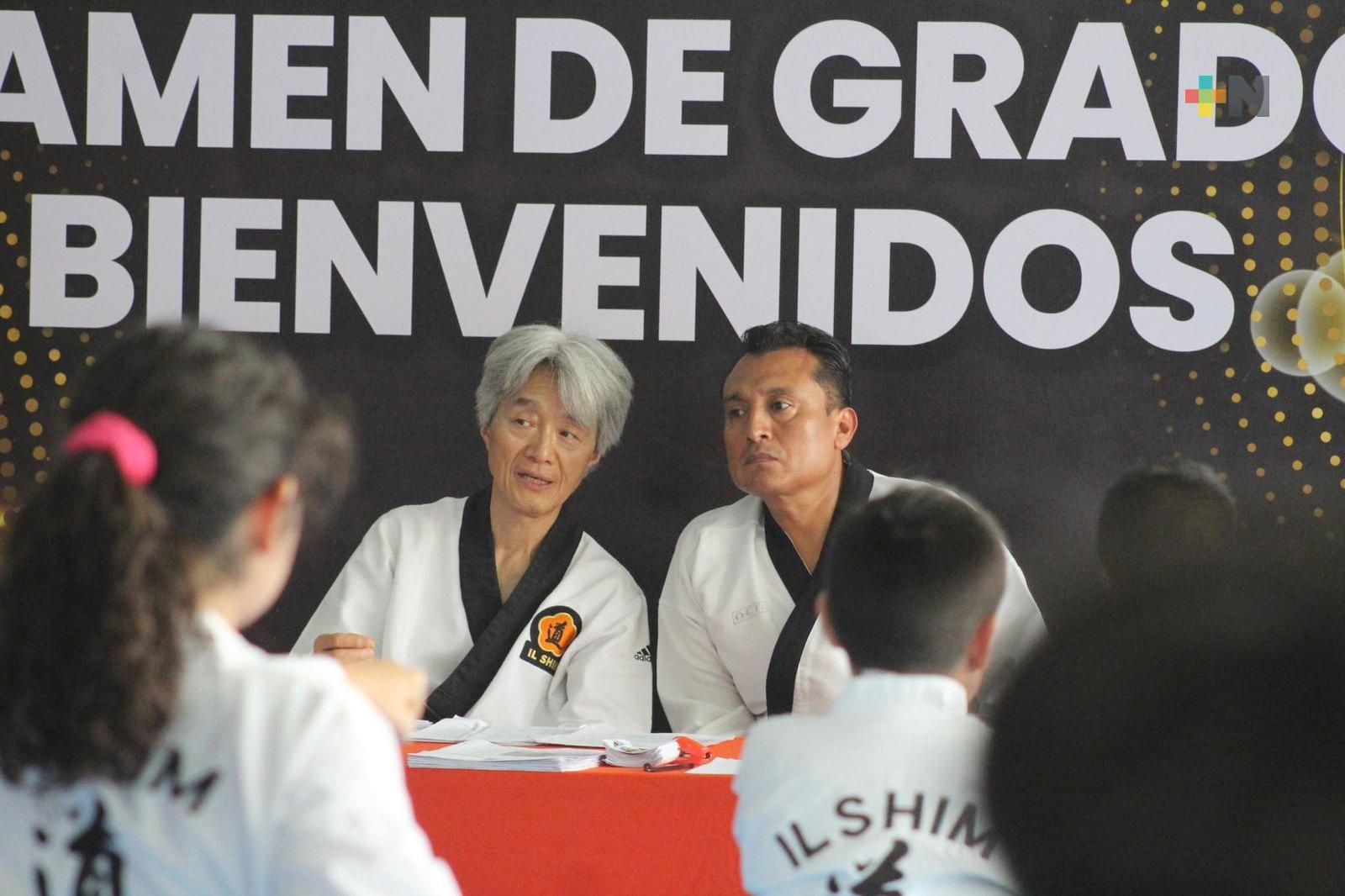 Comparte Sang Kwon Park filosofía de vida a taekwondoines de Il Shim en Veracruz