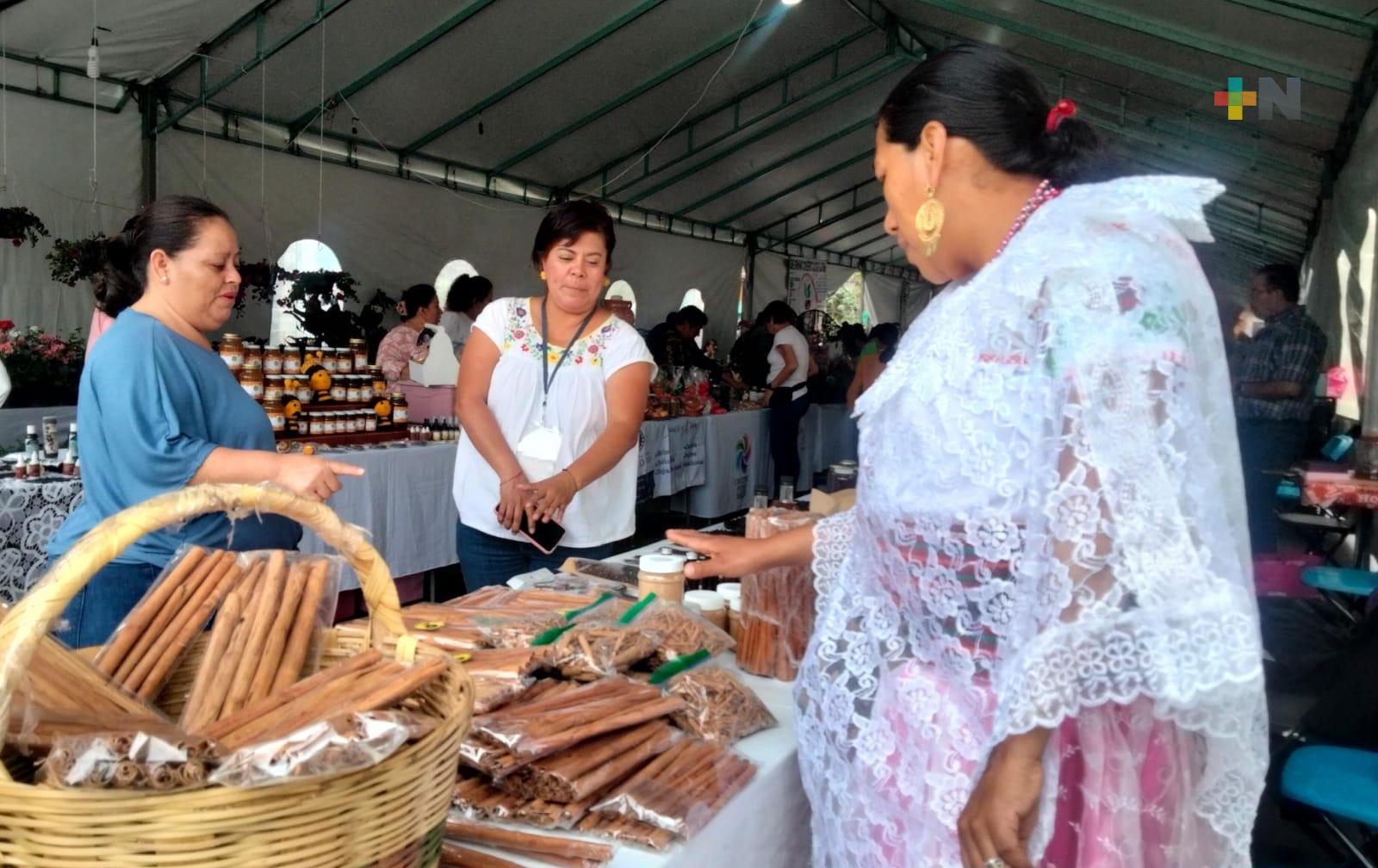 Desde Zozocolco de Hidalgo llega a Coatepec a vender su canela