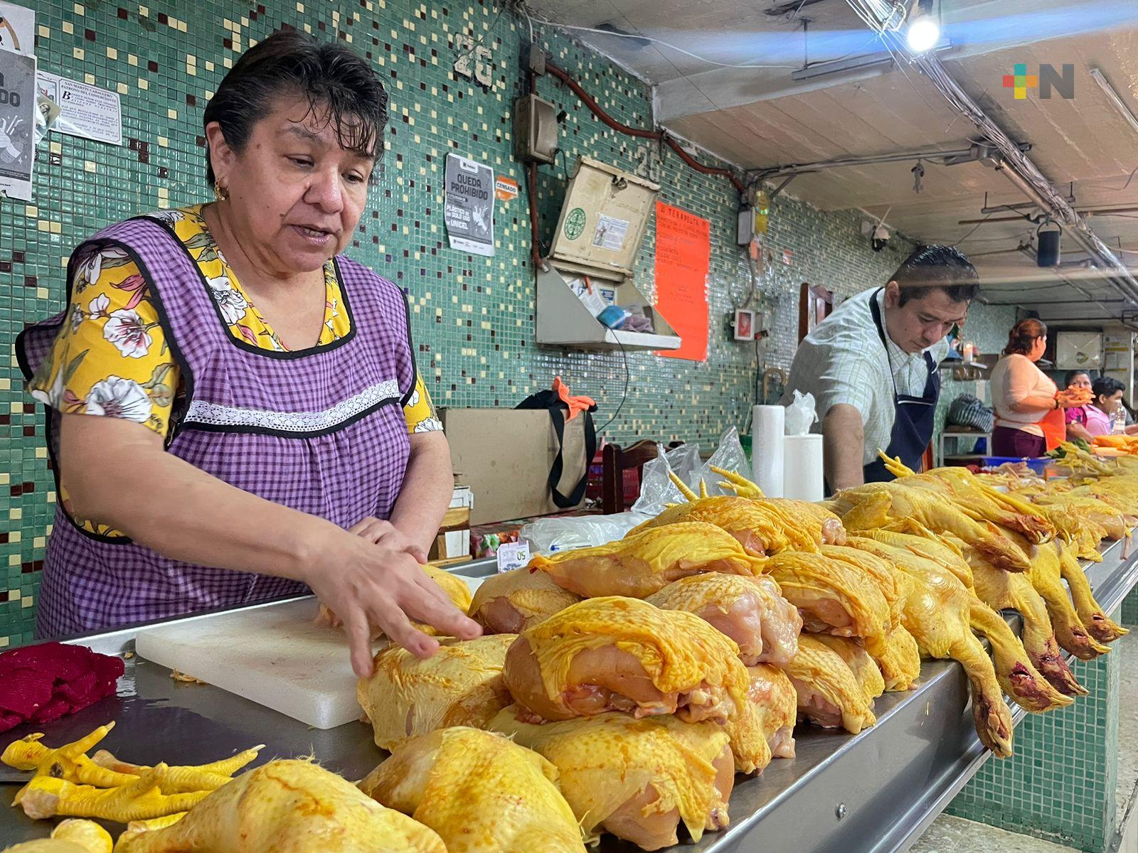 En Xalapa, precio de pollo aumenta diariamente un peso