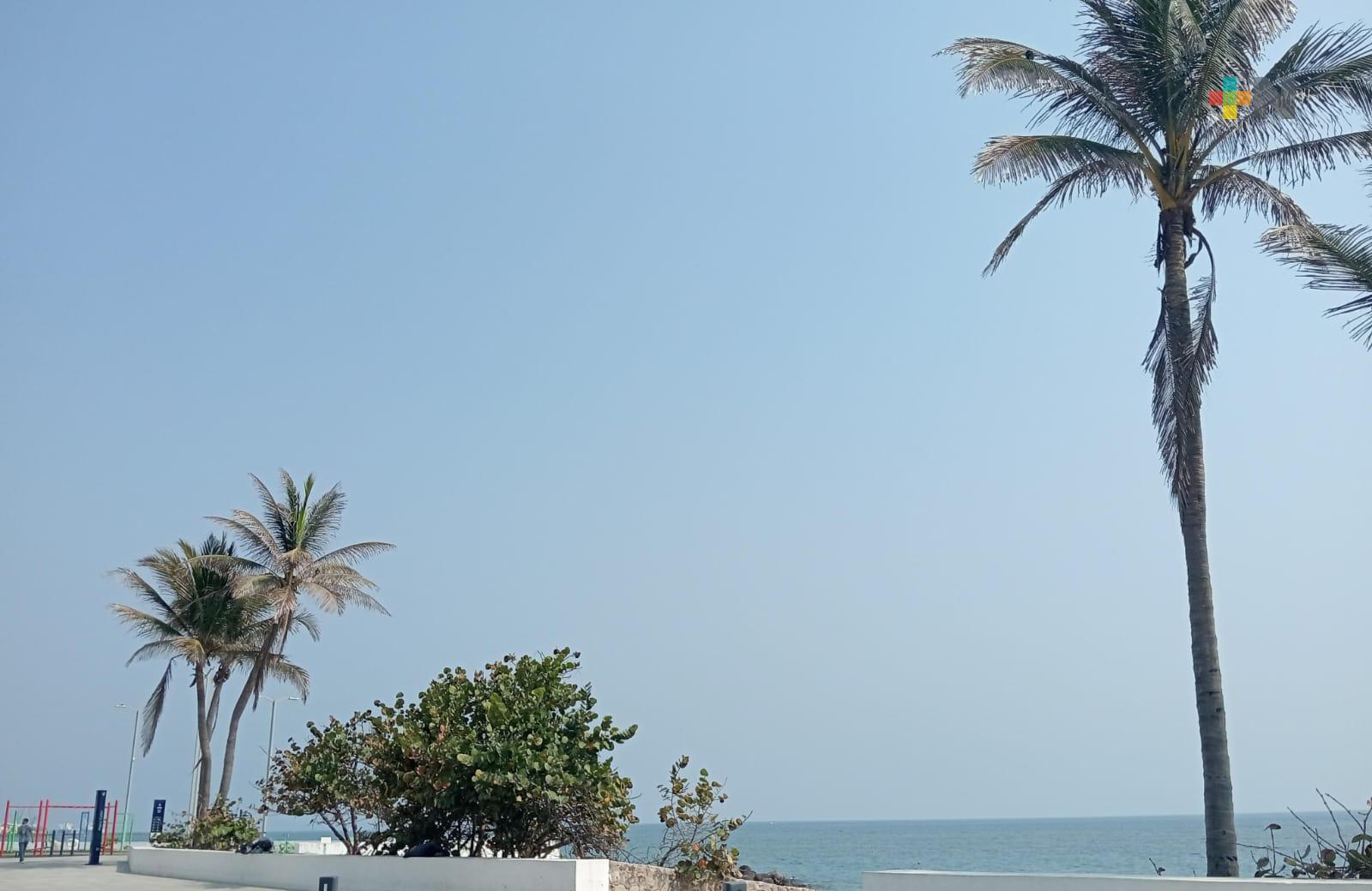 Protección Civil exhorta a ciudadanos a tomar precauciones por alta temperatura