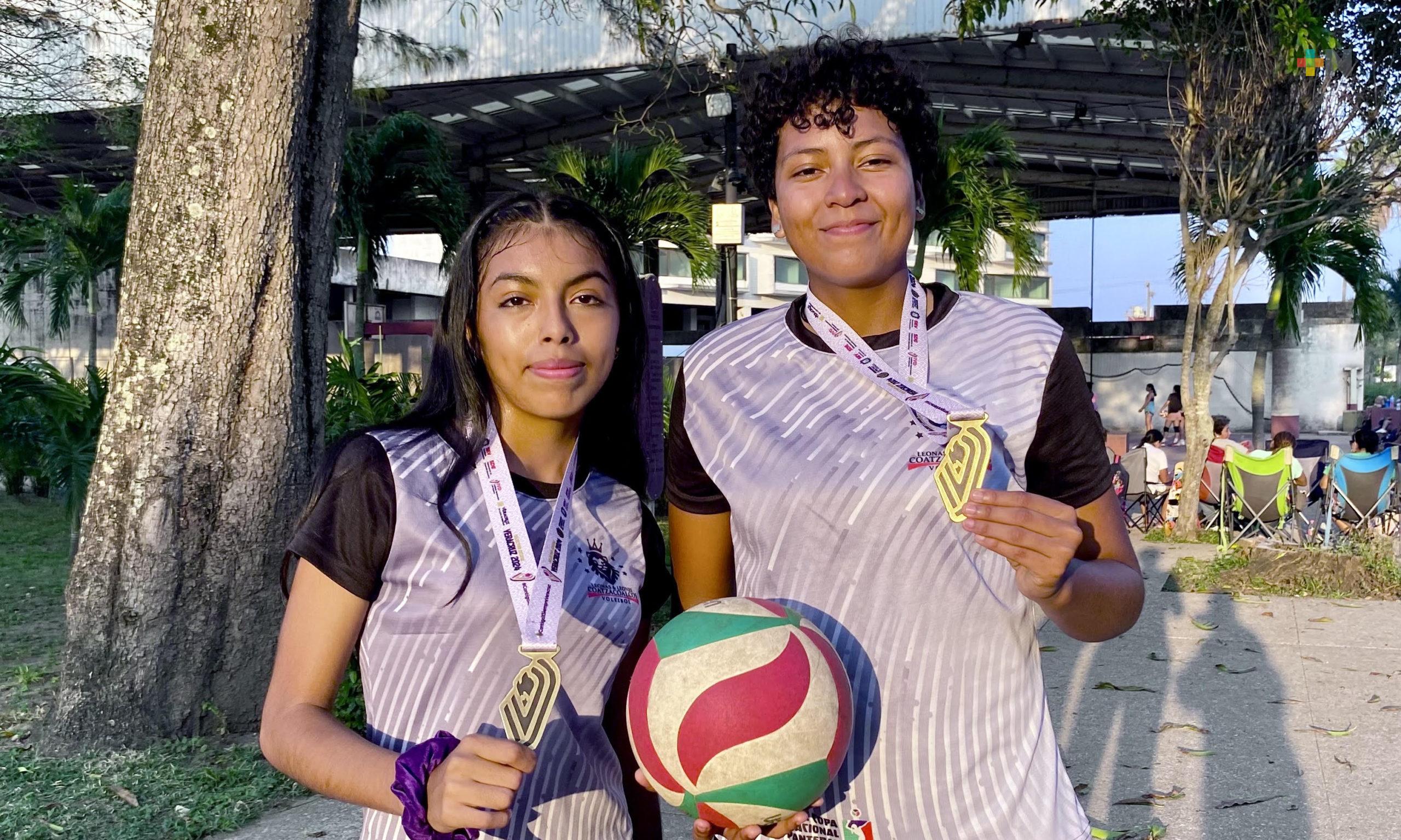 Leonas de Coatzacoalcos se bañan de oro