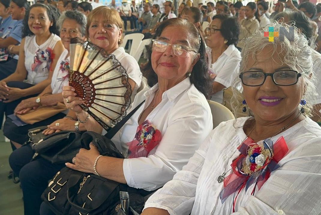 Mujeres adultas mayores de Coatzacoalcos pueden tener una vejez saludable