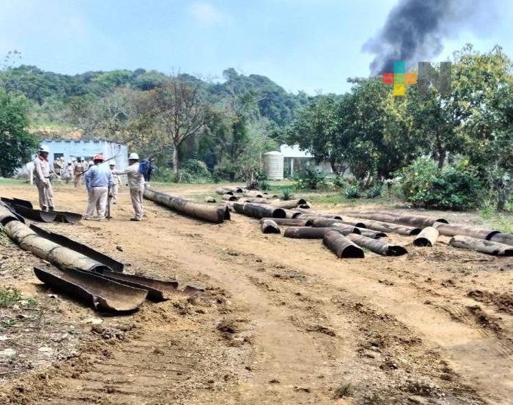 En Agua Dulce reportan controlado incendio registrado en ducto de Pemex fuera de operación