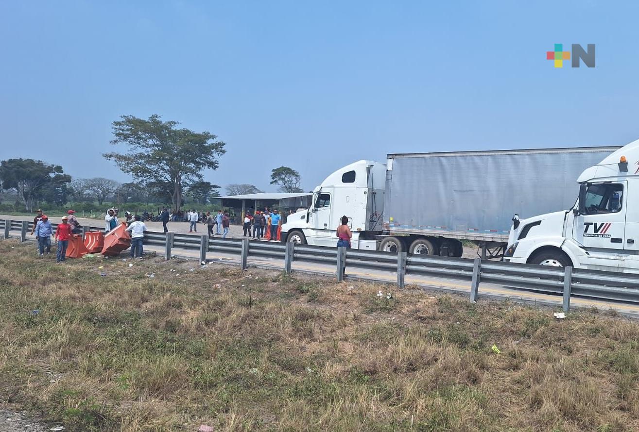 Tras intervención del gobernador, se reanuda circulación en autopista Córdoba-Veracruz