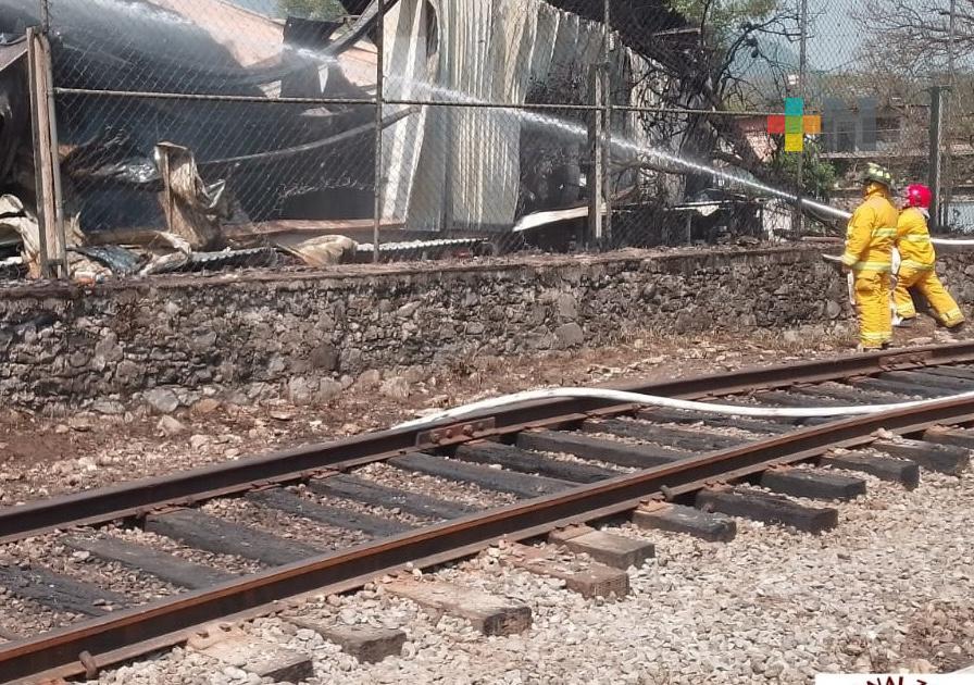 Reportan controlado y al 90% liquidado el incendio en Paper Empaques de Ixtaczoquitlán