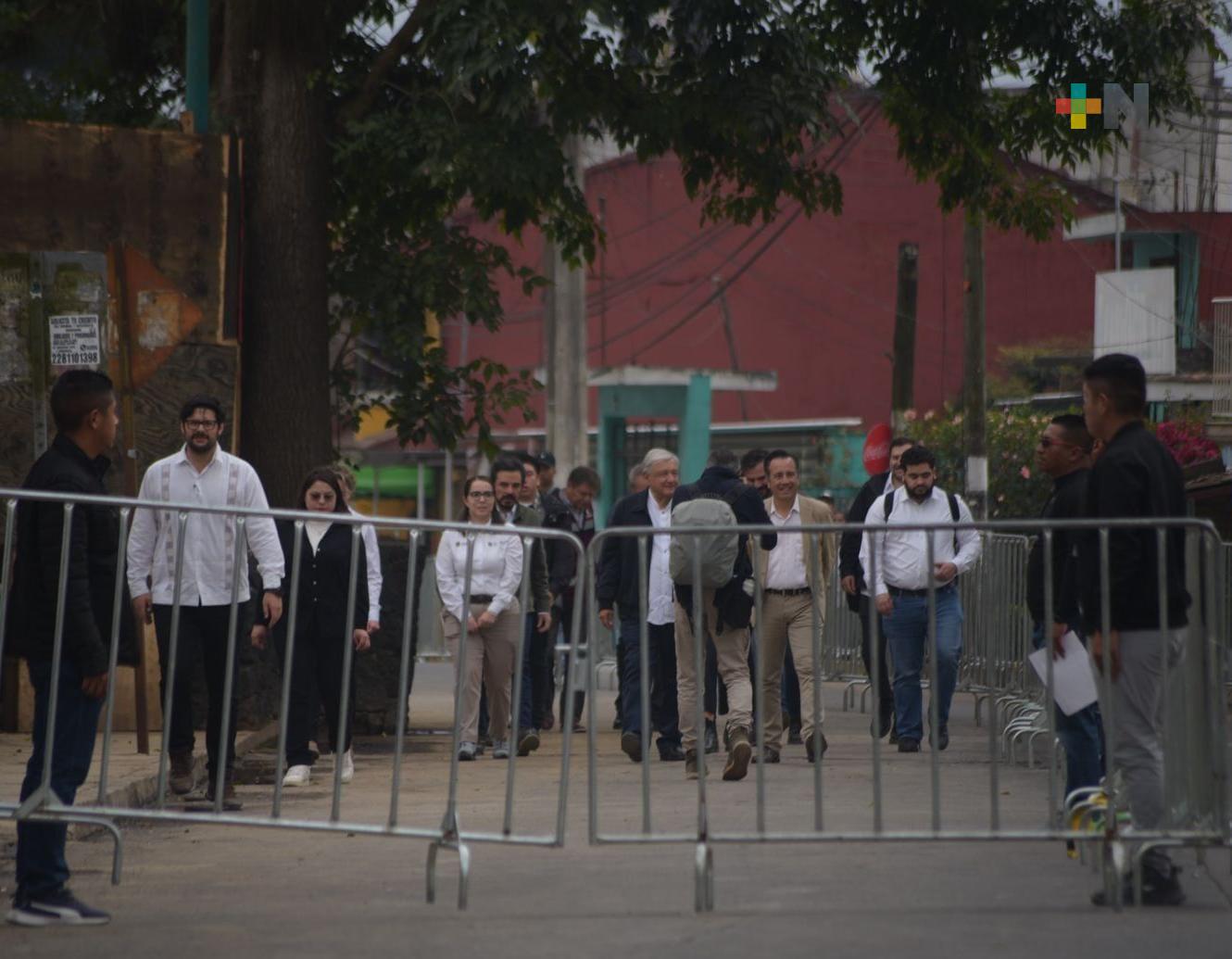 Presidente López Obrador visita el Centro Estatal de Cancerología en Xalapa